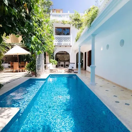 Сasa de vacaciones Vibrant House 5br With Pool In