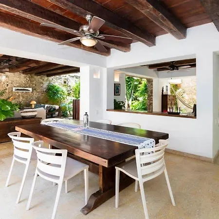 Vibrant House 5br With Pool In