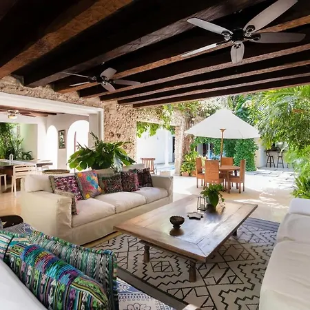Сasa de vacaciones Vibrant House 5br With Pool In