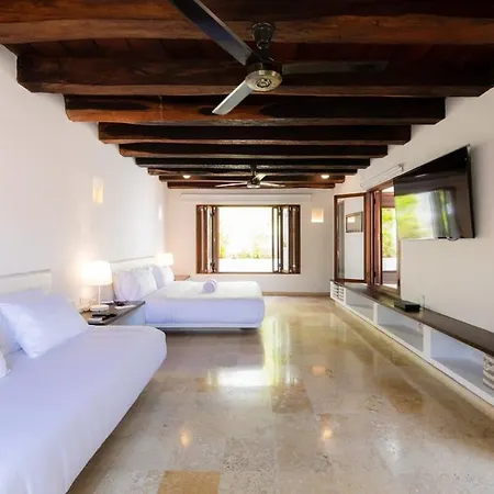Vibrant House 5br With Pool In Сasa de vacaciones *