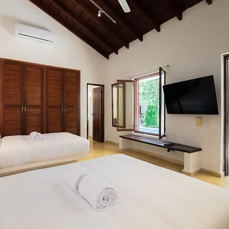Vibrant House 5br With Pool In Сasa de vacaciones *